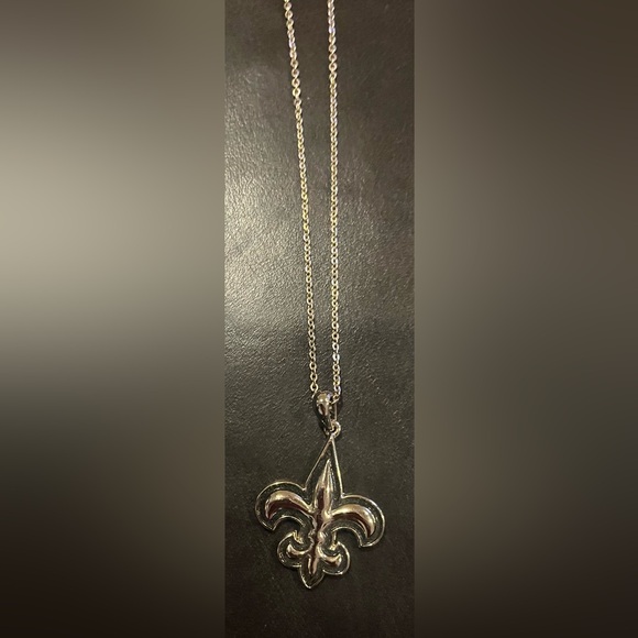 Fashion silver/black Fleur de Lis Necklace - Picture 3 of 8